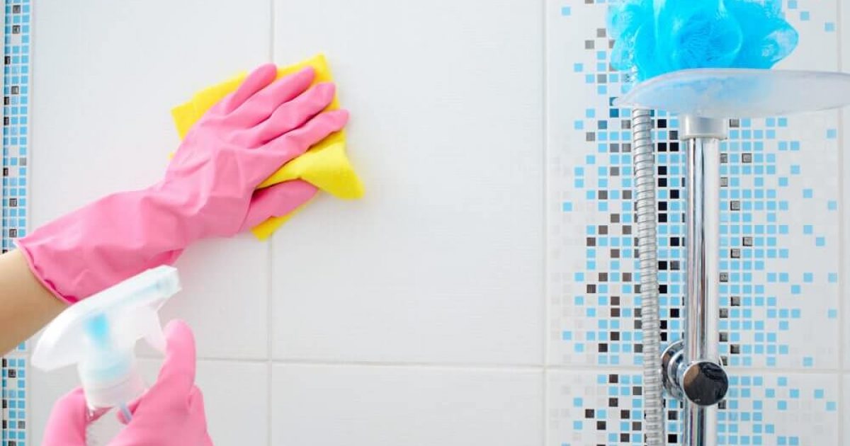 How to deep clean a bathroom